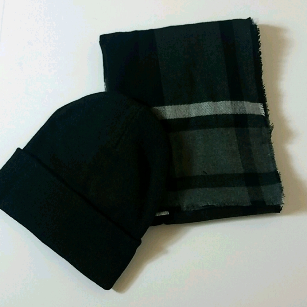 Express Men dark gray hat and plaid scarf set
